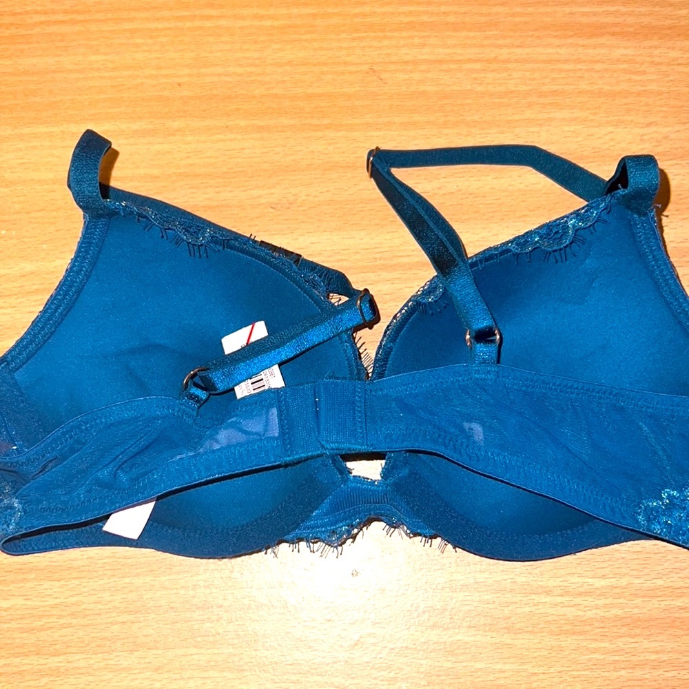VS Bra - Picture 3 of 5